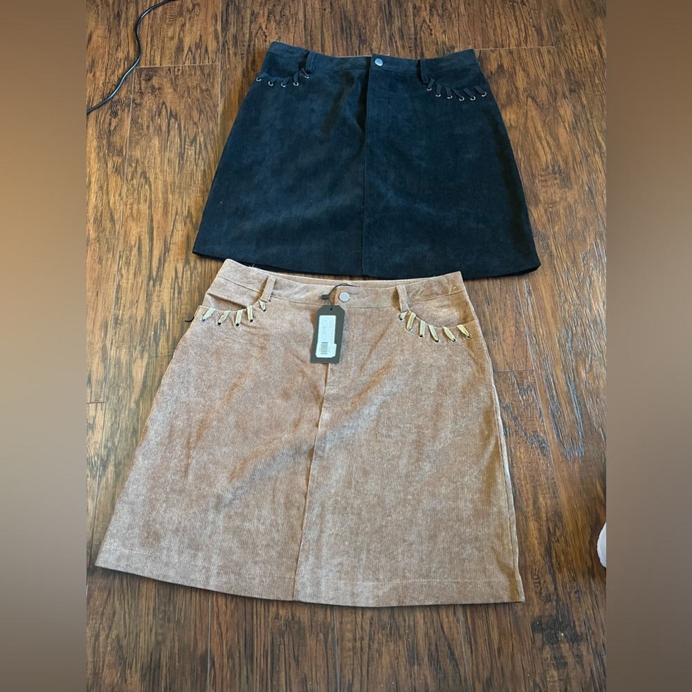 Bundle (2) Boho Very J Lucy Skirt W/Lace Up Pockets L Camel & Black